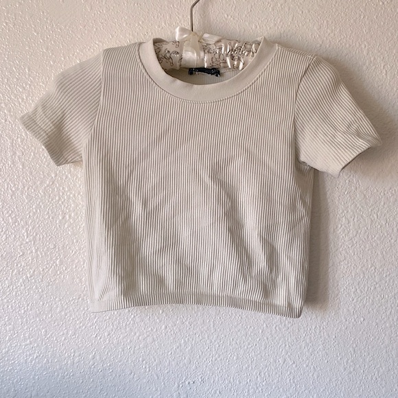 Zara • Cropped Contour Shirt 🤍 - Picture 4 of 4